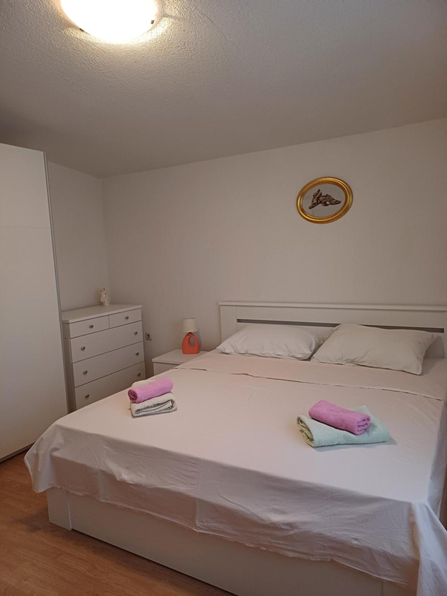 Apartmani Mira Vir Exteriör bild