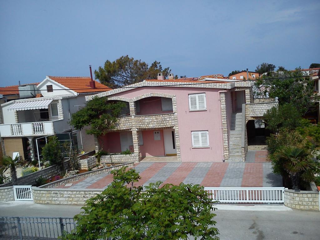 Apartmani Mira Vir Exteriör bild
