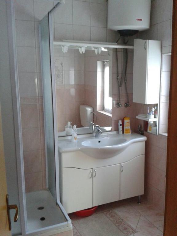 Apartmani Mira Vir Exteriör bild